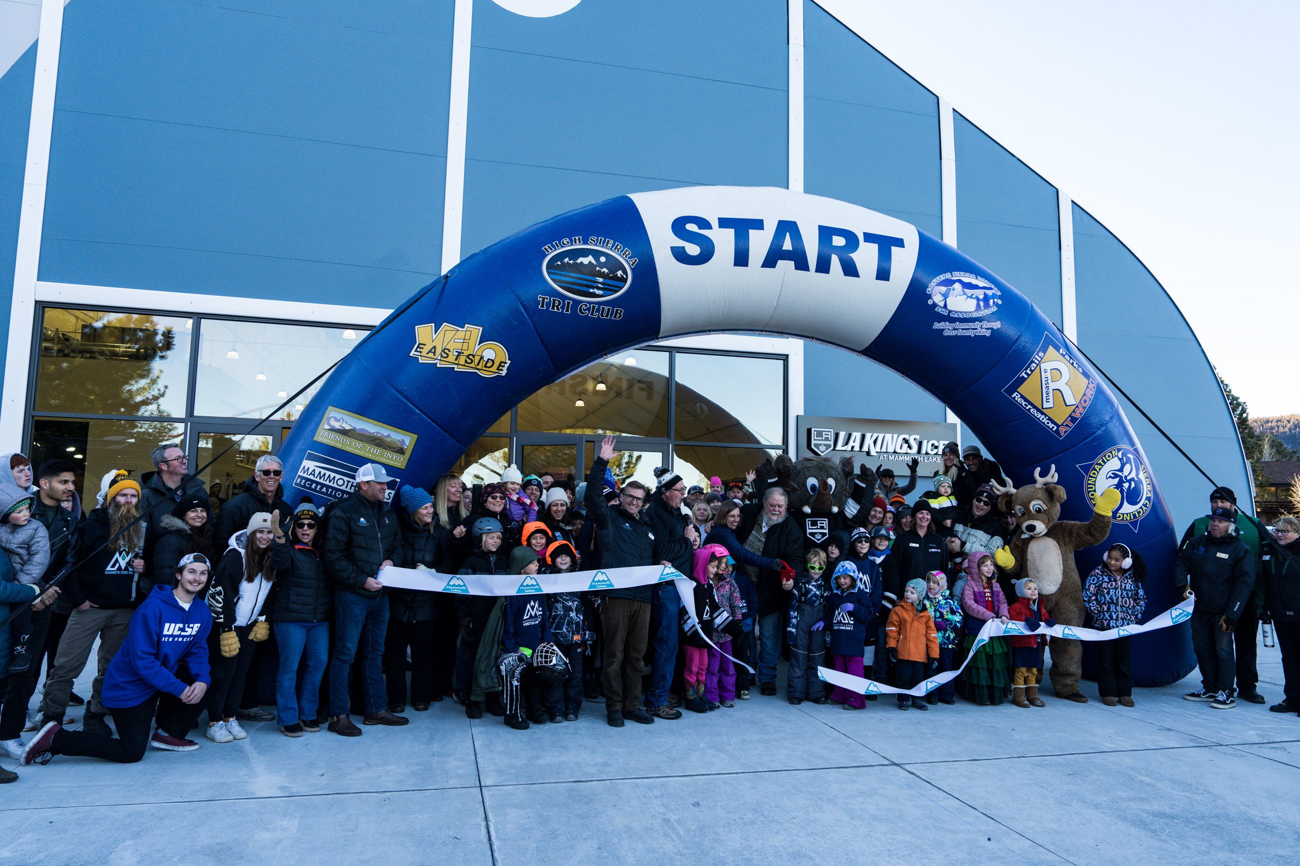 20231124_pondella_crcribboncut_7422